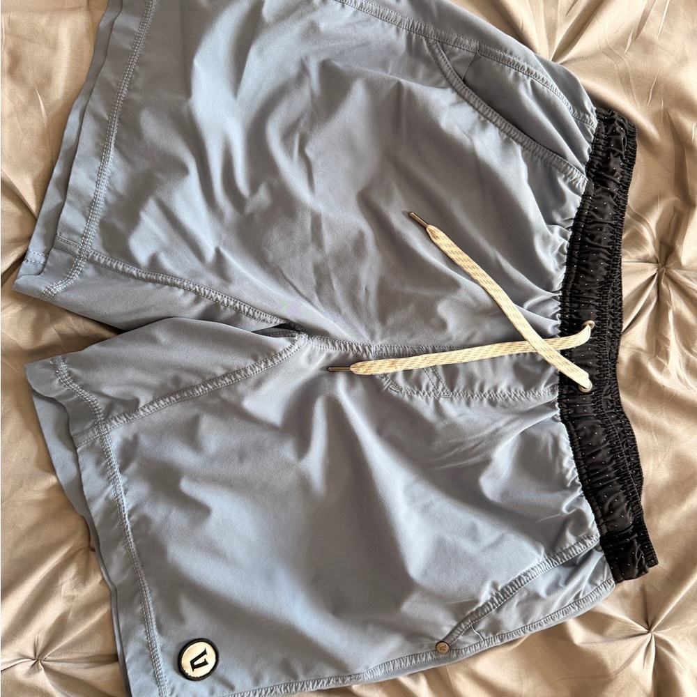 Men's Vuori lined athletic shorts